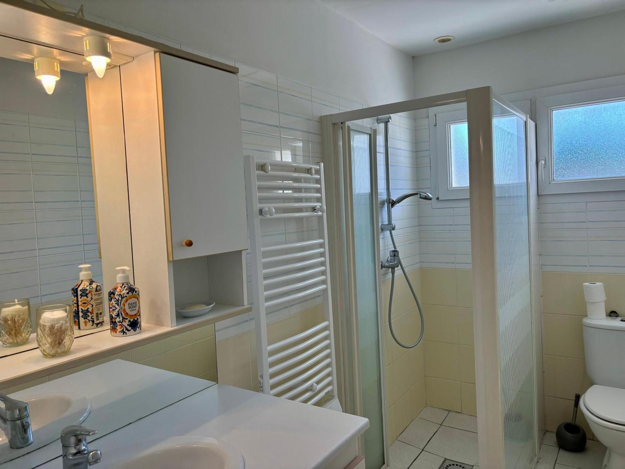 Apartment Le Cocon Sale - 5 Min A Pieds Des Plages - Jardin